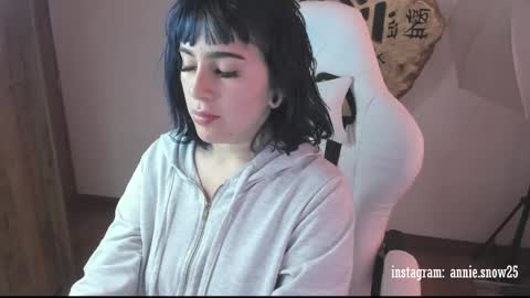 Snapshot of annie_snow_ chatting on 19, 2, 2025 JEANNE no olvides seguirme dont forget follow me uu online show from 19, 2, 2025