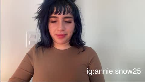 Snapshot of annie_snow_ chatting on 28, 2, 2025 JEANNE no olvides seguirme dont forget follow me uu online show from 28, 2, 2025
