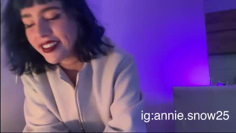 Snapshot of annie_snow_ chatting on 3, 3, 2025 JEANNE no olvides seguirme dont forget follow me uu online show from 3, 3, 2025
