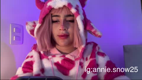Snapshot of annie_snow_ chatting on 4, 3, 2025 JEANNE no olvides seguirme dont forget follow me uu online show from 4, 3, 2025