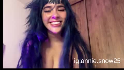 Snapshot of annie_snow_ chatting on 11, 3, 2025 JEANNE no olvides seguirme dont forget follow me uu online show from 11, 3, 2025
