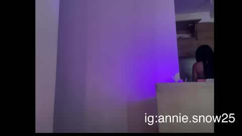 Snapshot of annie_snow_ chatting on 11, 3, 2025 JEANNE no olvides seguirme dont forget follow me uu online show from 11, 3, 2025