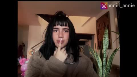 Snapshot of annie_snow_ chatting on 23, 9, 2025 JEANNE no olvides seguirme dont forget follow me uu online show from 23, 9, 2025