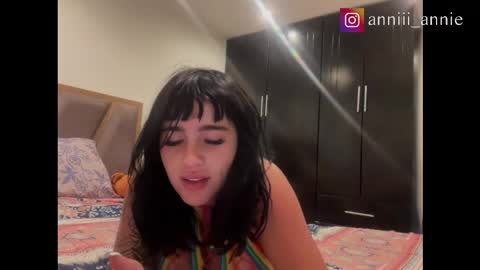 Snapshot of annie_snow_ chatting on 23, 10, 2025 JEANNE no olvides seguirme dont forget follow me uu online show from 23, 10, 2025