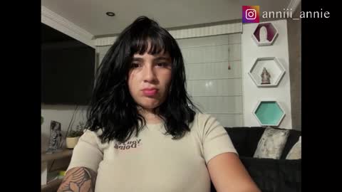 Snapshot of annie_snow_ chatting on 30, 10, 2025 JEANNE no olvides seguirme dont forget follow me uu online show from 30, 10, 2025