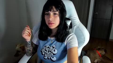 Snapshot of annie_snow_ chatting on 17, 11, 2025 JEANNE no olvides seguirme dont forget follow me uu online show from 17, 11, 2025