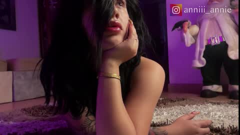 Snapshot of annie_snow_ chatting on 25, 11, 2025 JEANNE no olvides seguirme dont forget follow me uu online show from 25, 11, 2025