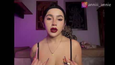 Snapshot of annie_snow_ chatting on 28, 11, 2025 JEANNE no olvides seguirme dont forget follow me uu online show from 28, 11, 2025