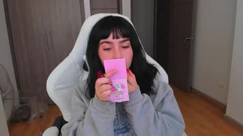 Snapshot of annie_snow_ chatting on 3, 12, 2025 JEANNE no olvides seguirme dont forget follow me uu online show from 3, 12, 2025