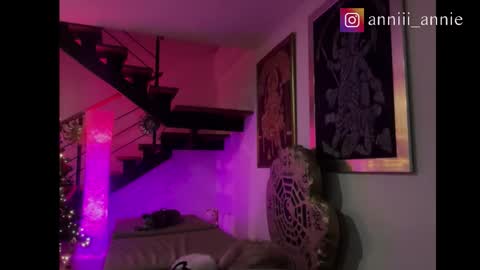 Snapshot of annie_snow_ chatting on 5, 12, 2025 JEANNE no olvides seguirme dont forget follow me uu online show from 5, 12, 2025