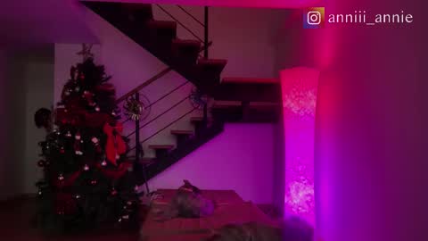 Snapshot of annie_snow_ chatting on 6, 1, 2026 JEANNE no olvides seguirme dont forget follow me uu online show from 6, 1, 2026