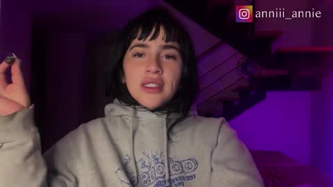 Snapshot of annie_snow_ chatting on 8, 1, 2026 JEANNE no olvides seguirme dont forget follow me uu online show from 8, 1, 2026