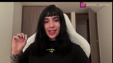 Snapshot of annie_snow_ chatting on 9, 1, 2026 JEANNE no olvides seguirme dont forget follow me uu online show from 9, 1, 2026