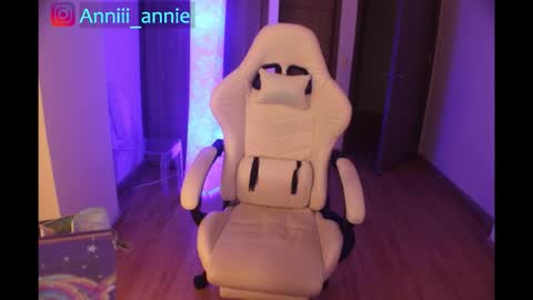 Snapshot of annie_snow_ chatting on 23, 2, 2026 JEANNE no olvides seguirme dont forget follow me uu online show from 23, 2, 2026