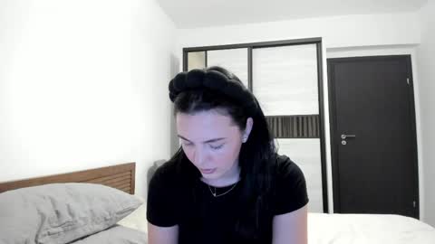 Annie online show from 5, 4, 2026