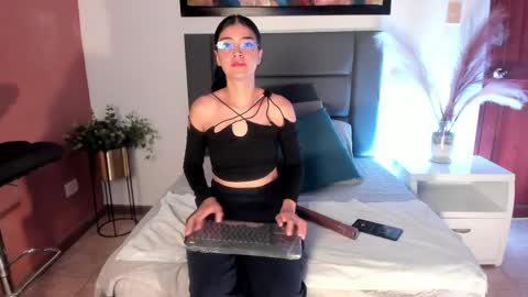 Snapshot of anniebluee_ chatting on 5, 5, 2026 Annie Bluee online show from 5, 5, 2026