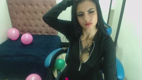Anniee online show from 12, 2, 2025