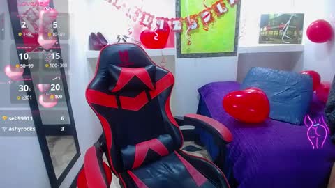 Anniee online show from 16, 2, 2025