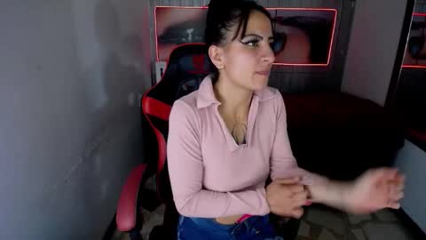 Snapshot of anniee_x chatting on 20, 12, 2025 Anniee online show from 20, 12, 2025