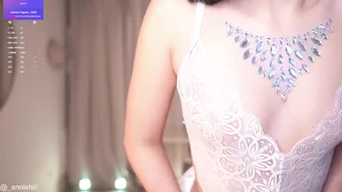 anniehillofficial_ online show from 25, 2, 2025