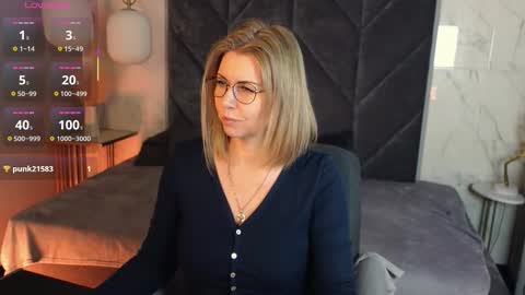 Annie online show from 23, 12, 2025