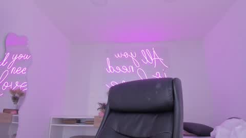 Annie online show from 30, 1, 2025