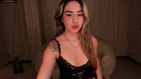 Snapshot of anniemonroe1 chatting on 4, 11, 2025 Annie Monroe online show from 4, 11, 2025