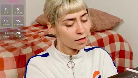 Snapshot of annietinky chatting on 22, 9, 2025 annietinky online show from 22, 9, 2025