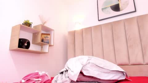 Annie Queen online show from 25, 2, 2025