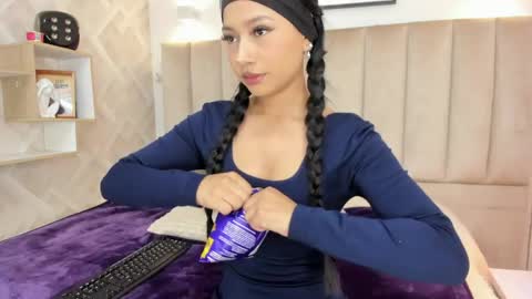 Snapshot of anniie_queen chatting on 15, 5, 2026 Annie Queen online show from 15, 5, 2026