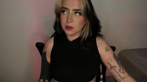 Snapshot of annikamerliahh_ chatting on 6, 11, 2025 Annika online show from 6, 11, 2025