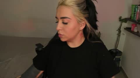 Snapshot of annikamerliahh_ chatting on 14, 12, 2025 Annika online show from 14, 12, 2025