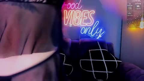 Snapshot of anny_loves chatting on 1, 11, 2025 anny_loves online show from 1, 11, 2025