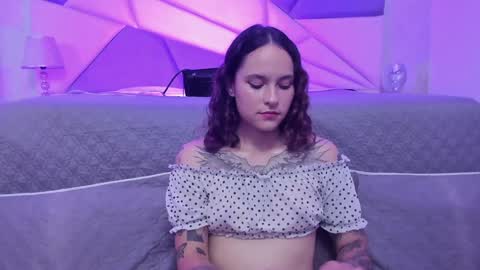 Snapshot of annythomsonn chatting on 4, 12, 2024 AnnyT online show from 4, 12, 2024