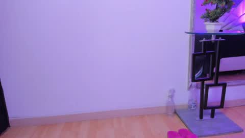 Snapshot of annythomsonn chatting on 12, 12, 2024 AnnyT online show from 12, 12, 2024