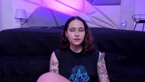 Snapshot of annythomsonn chatting on 27, 12, 2024 AnnyT online show from 27, 12, 2024