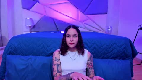 Snapshot of annythomsonn chatting on 5, 1, 2025 AnnyT online show from 5, 1, 2025