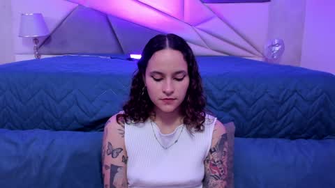 Snapshot of annythomsonn chatting on 6, 1, 2025 AnnyT online show from 6, 1, 2025