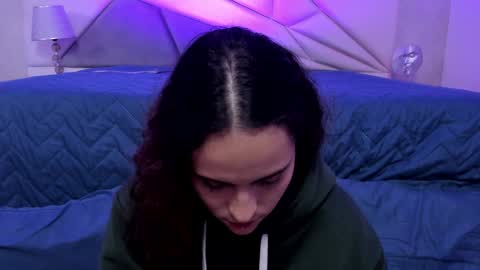 Snapshot of annythomsonn chatting on 8, 1, 2025 AnnyT online show from 8, 1, 2025