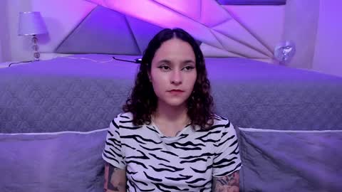 Snapshot of annythomsonn chatting on 8, 1, 2025 AnnyT online show from 8, 1, 2025