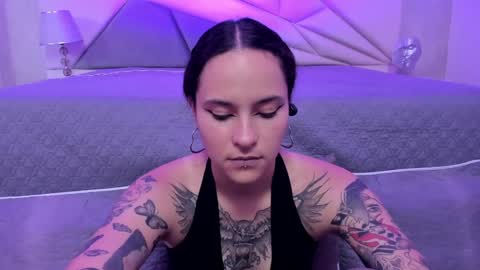 Snapshot of annythomsonn chatting on 14, 1, 2025 AnnyT online show from 14, 1, 2025