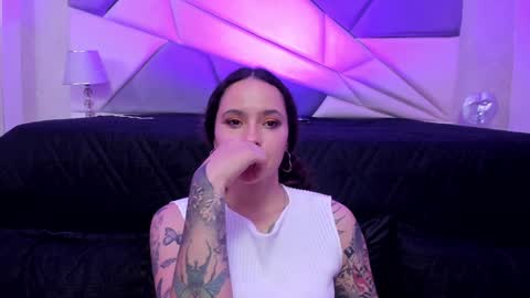 Snapshot of annythomsonn chatting on 2, 2, 2025 AnnyT online show from 2, 2, 2025