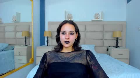 Snapshot of annythomsonn chatting on 12, 9, 2025 AnnyT online show from 12, 9, 2025