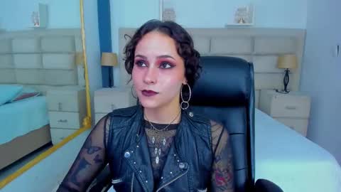 Snapshot of annythomsonn chatting on 10, 10, 2025 AnnyT online show from 10, 10, 2025