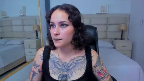 Snapshot of annythomsonn chatting on 13, 10, 2025 AnnyT online show from 13, 10, 2025