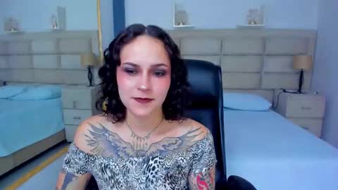 Snapshot of annythomsonn chatting on 15, 10, 2025 AnnyT online show from 15, 10, 2025