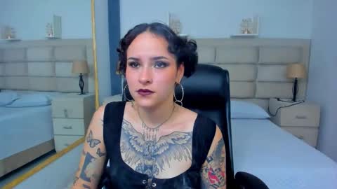 Snapshot of annythomsonn chatting on 17, 10, 2025 AnnyT online show from 17, 10, 2025