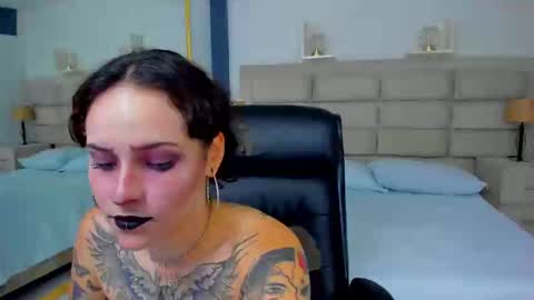 Snapshot of annythomsonn chatting on 31, 10, 2025 AnnyT online show from 31, 10, 2025