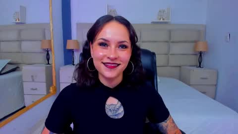 Snapshot of annythomsonn chatting on 7, 11, 2025 AnnyT online show from 7, 11, 2025