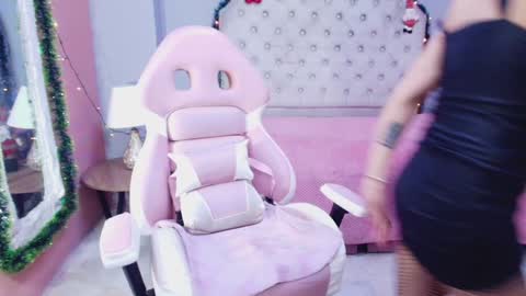 AnnyXhot online show from 18, 12, 2024